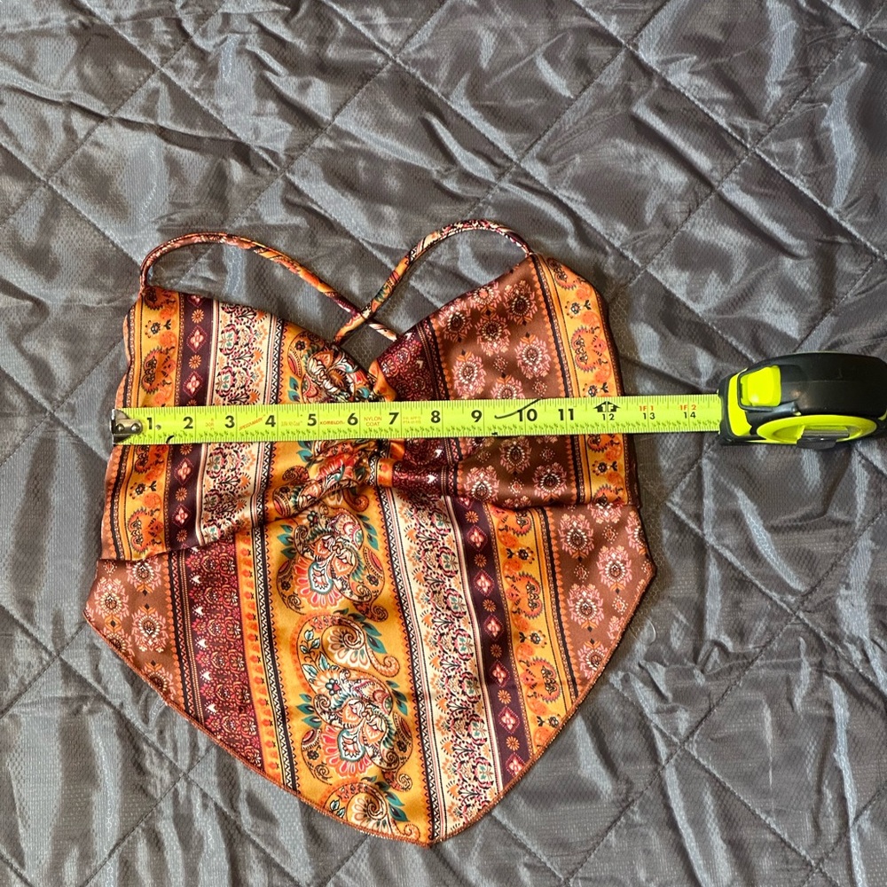 Patterned Backless Top - Picture 6 of 7